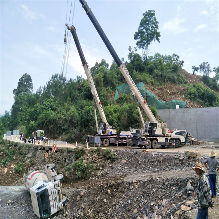 宁陵汽车掉沟里叫吊车救援要多少钱